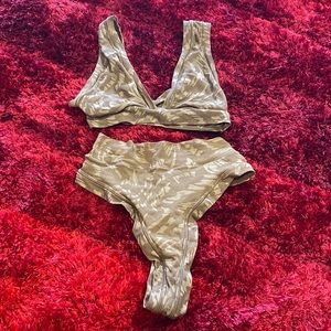 Skims plunging bra and panty set small brown monogram